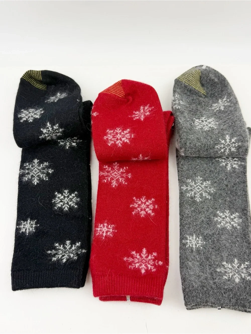 Vtg 90s Gold Toe Angora Lambswool Snowflakes Socks 3 Pair Red Black Gray 6-9 NWT
